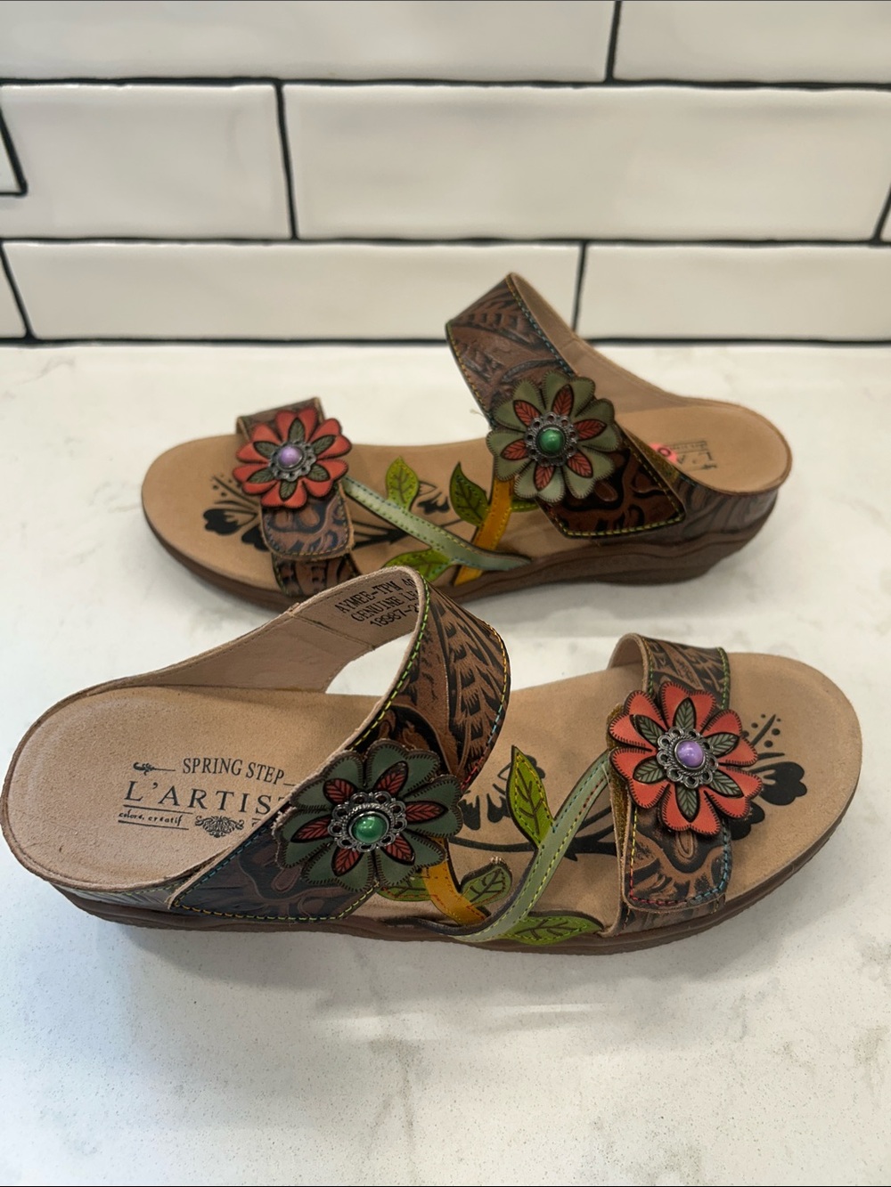 L’Artiste Aymee Spring Step Leather Floral Embellished Women’s Sandals NWOT - Picture 9 of 10